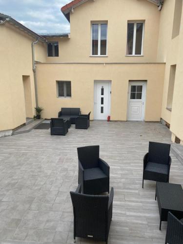Facilities, logement numero 1 near Les Agnettes Metro Station