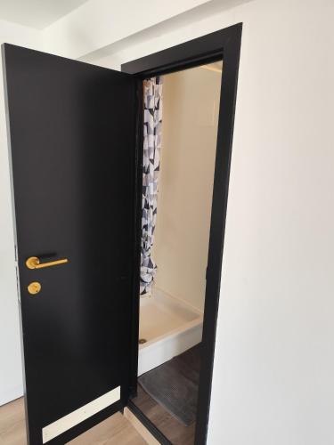Quadruple Room with Private Bathroom image 4
