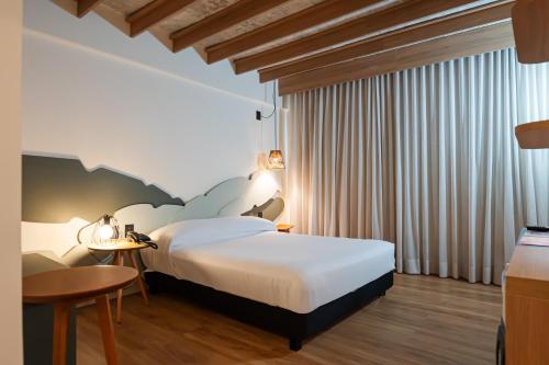Double Room - Disability Access image 2