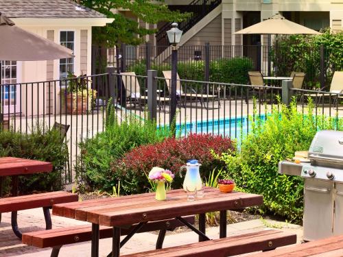 餐廳, Sonesta Simply Suites Dublin Columbus in 都柏林