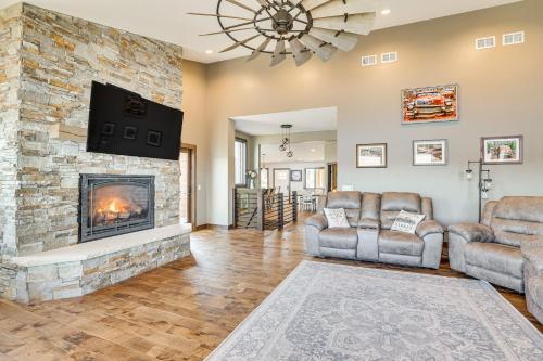 Riverfront Home with Yard Games in Wabasha! in วาบาสชา (MN)