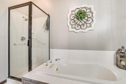 Riverfront Home with Yard Games in Wabasha! in วาบาสชา (MN)