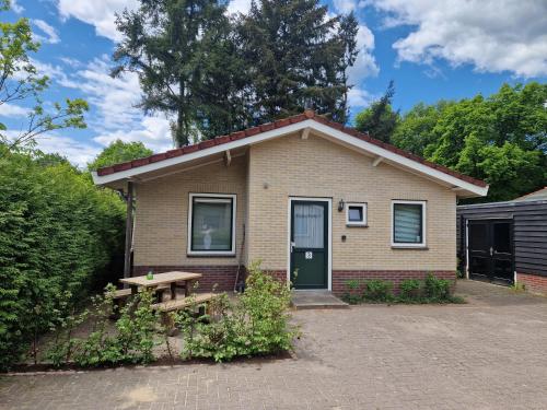 Huinerhofje 3 - Vrijstaand, grote tuin, rust en veel privacy nabij uitgestrekte bossen, Putten