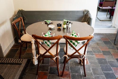 Ételek és italok, Herberg de Lingehoeve in Kedichem