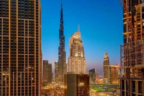 Stunning Burj Khalifa and Skyline View, Dubaj