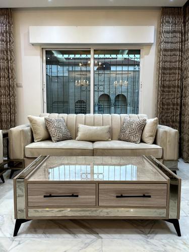 Fully Equipped 3BR Apt in Family-Friendly Building