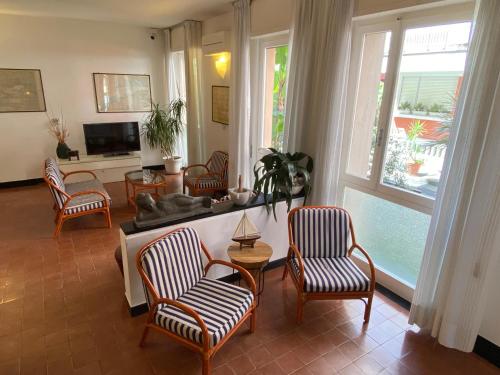 共用Lounge/電視區, 米利亞姆酒店 (Hotel Miriam) in 塞斯特里萊萬泰