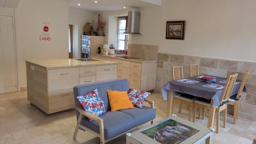 La Maison d'à Côté gîte à louer Gite de Grond à Tintury