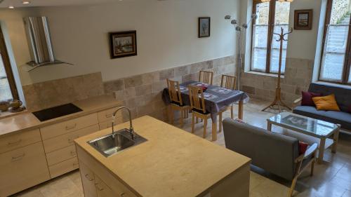La Maison d'à Côté (La Maison d'a Cote) in Saint-Amand-en-Puisaye