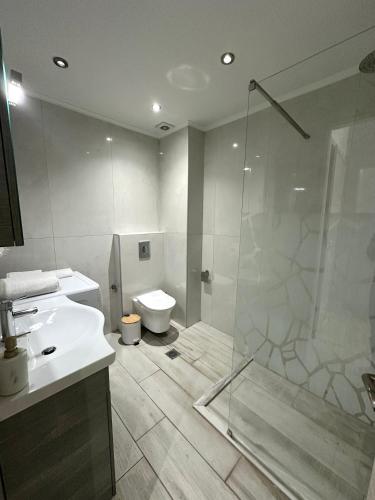 Shower, Artemis Azure Escape in Kavala