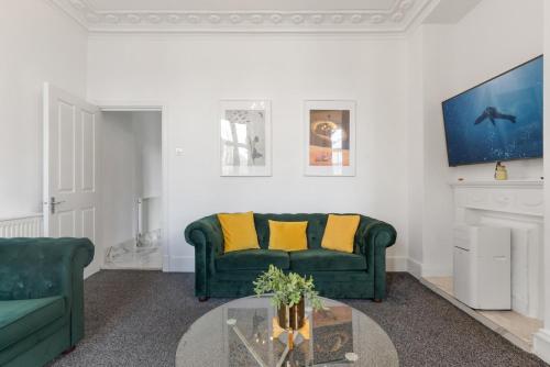 Luxury Two Bedroom Apartment in Oxford Street 10GC - image 12