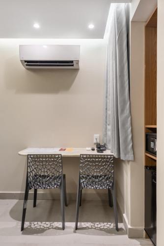 Deluxe Double or Twin Room image 5