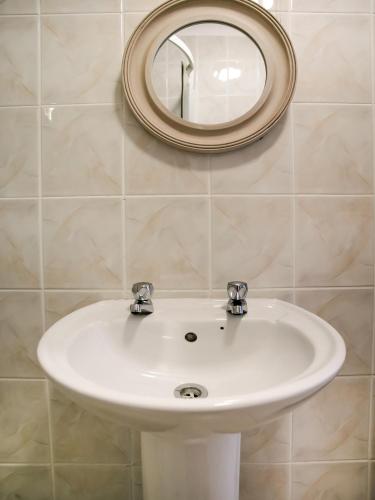 OYO Gin House Hotel - image 12