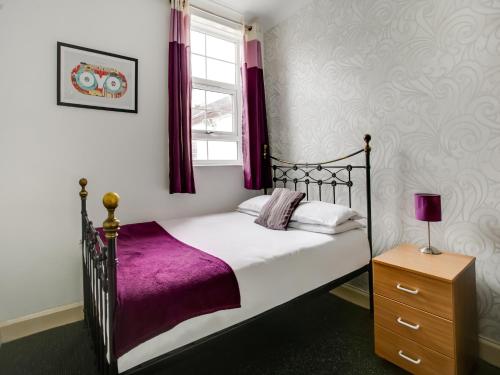 OYO Gin House Hotel - Tap to explore photos