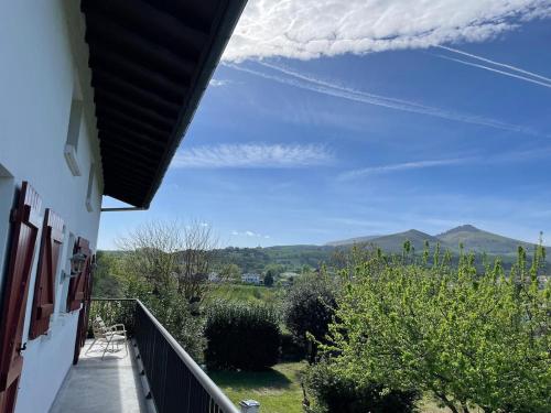 Apartment with mountain view in Espelette