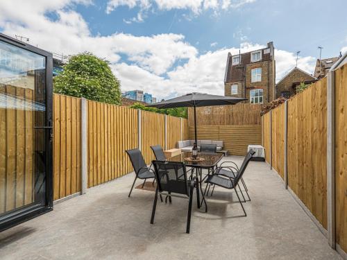 Stylish 5BR Home in the Heart of Spitalfields Walk to Brick Lane & Shoreditch, Лондон (фото 6)