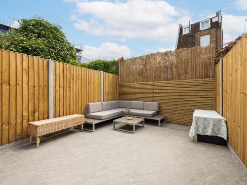 Stylish 5BR Home in the Heart of Spitalfields Walk to Brick Lane & Shoreditch, Лондон (фото 9)