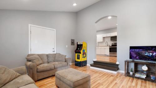Beautifull Whole House! Walk to Niagara Falls! 4 Bedroom Home in Niagara Falls, USA