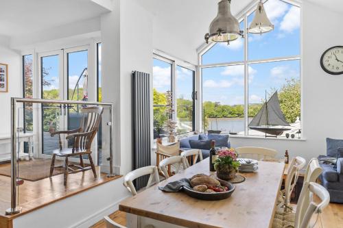 Konyha, Water Edge House & Boathouse in Dittisham