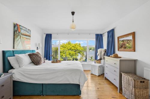 Water Edge House & Boathouse in Dittisham