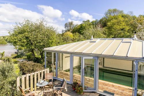 Úszómedence, Water Edge House & Boathouse in Dittisham