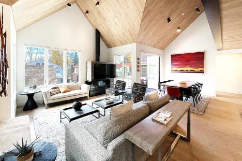 Loft House 101 by Exceptional Stays