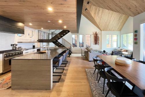 Loft House 101 by Exceptional Stays - image 5