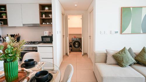 Luxurious 1BR High Floor Skyline View Downtown, Dubai (photo 5)
