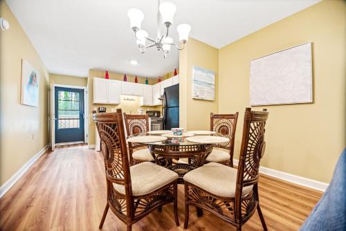 The Spa 1115 2 BR Heated Pool Tennis WiFi Walk to Beach Sleeps 4 - image 6