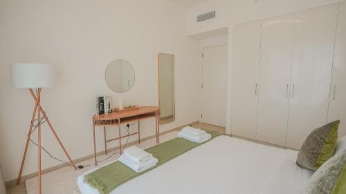 Luxurious 1BR High Floor Skyline View Downtown, Dubai (photo 10)