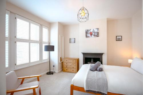 Beautiful 4 Bedroom House with separate Office & Garden gîte à louer Tooting Broadway Underground Station