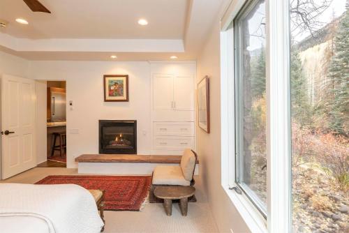 Rivers Edge Retreat by Exceptional Stays - image 4