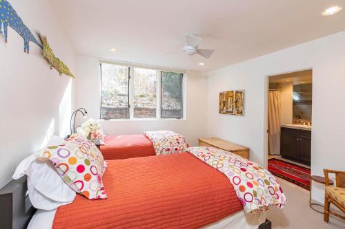 Rivers Edge Retreat by Exceptional Stays - image 2