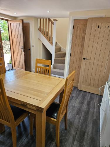 The Woottons Barn with Hot Tub in Croxden