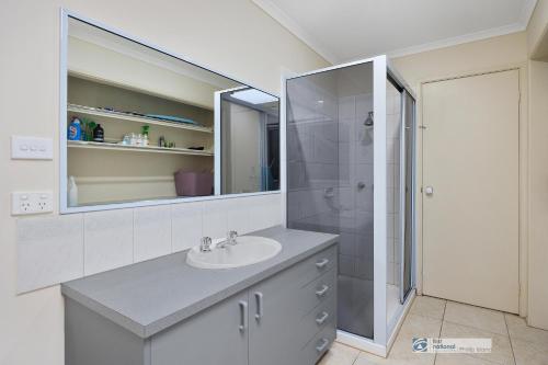 Three-Bedroom Holiday Home  image 7