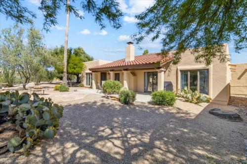 Club Ironwood Resort Access Desert Garden & Golf in Carefree