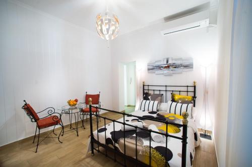 Central charm 2BR and modern apt-All is walkable