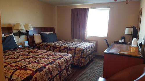 Knights Inn and Suites - Grand Forks