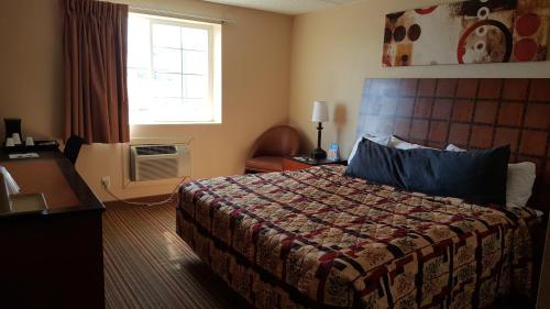 Knights Inn and Suites - Grand Forks