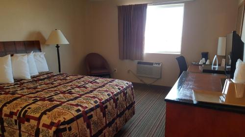 Knights Inn and Suites - Grand Forks