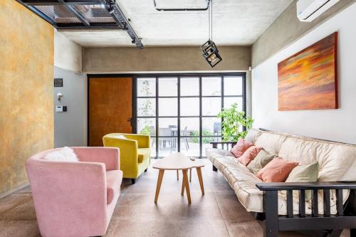Industrial House in Mendoza with Jacuzzi