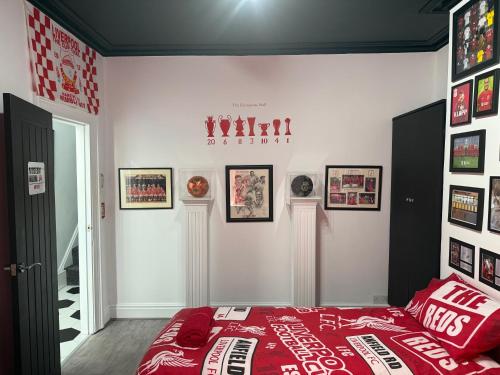 Anfield Abode - ENTIRE LFC THEMED HOUSE - Sleeps 6, Liverpool (photo 3)
