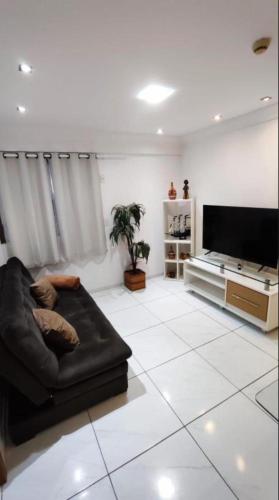 One-Bedroom Apartment image 2