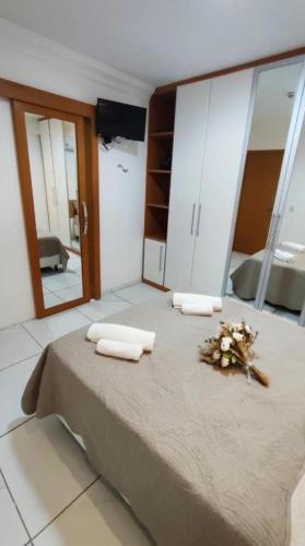 One-Bedroom Apartment image 1