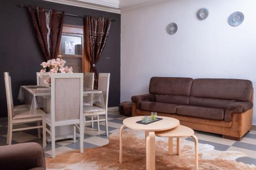 sala de TV, Résidence Koto (Residence Koto) in Rufisque