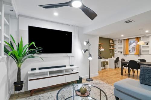 MdPulse Garden Suite Lower-Level Couples Retreat in Waldorf