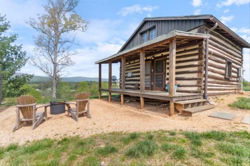 Rustic Baileys Retreat Cabin Near Wineries! in Crozet, USA