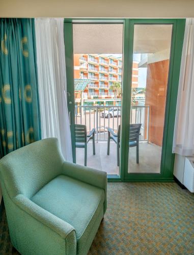 Holiday Inn & Suites North Beach Hotel an IHG Hotel - image 12