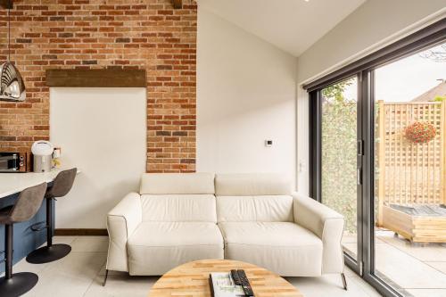 The Cowshed - Luxury Barn with Hot Tub in ברומסגרוב