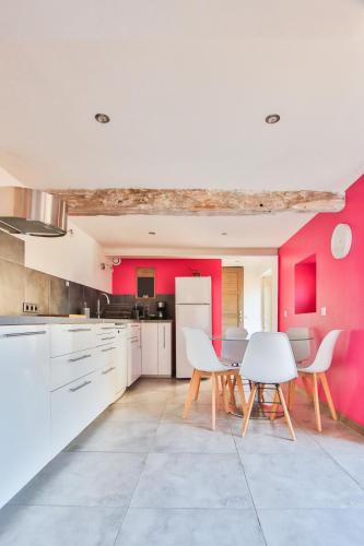 Konyha, Domaine d'AROMM - Chambres d'hotes & gites - Piscine, Etangs & Animaux - Au calme in Ouches